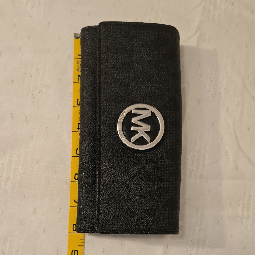 Michael Kors Black Textured Wallet - Picture 10 of 11